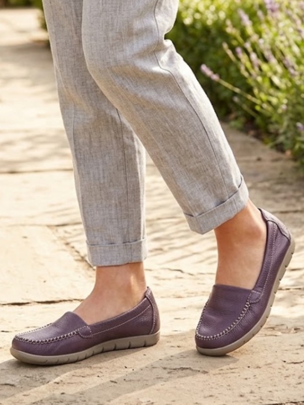 SAS Sunny Blackberry Sunny in soft Purple light weight removable foot bed Size 8